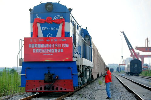 南昌向塘國際陸港首列商品汽車整車出口鐵海聯運外貿班列開行